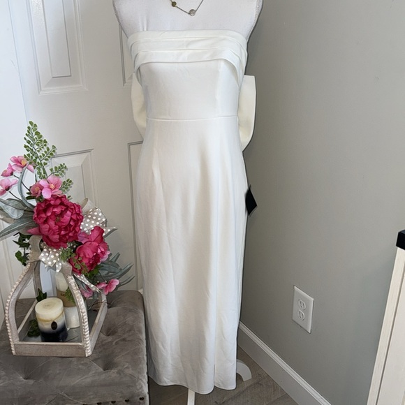 NWT- Strapless White Bow Dress with left side Slit - Picture 2 of 5